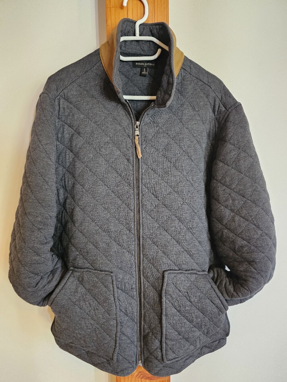 Banana Republic Quilted Gray Men's Puffer Jacket with Tan Collar